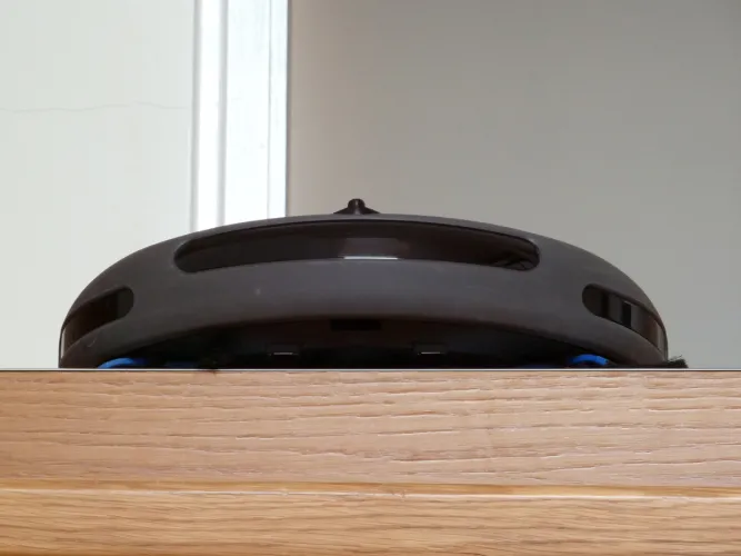 A Samsung Navibot SR8845 nem esik le a lépcsőn
