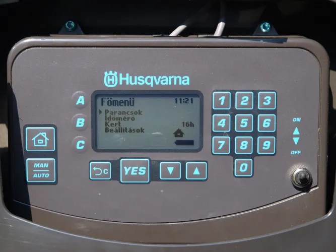 Husqvarna Automower Solar Hybrid