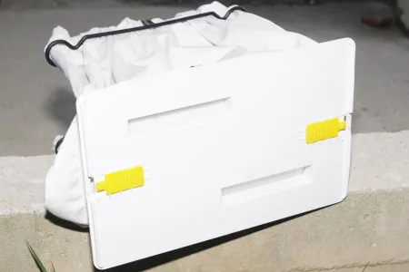 A robot alján két ilyen kivehető panelen egyenként két szívónyílás található